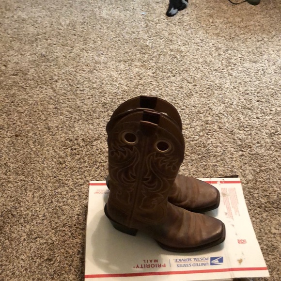 Ariat square toe cowboy boots 10
